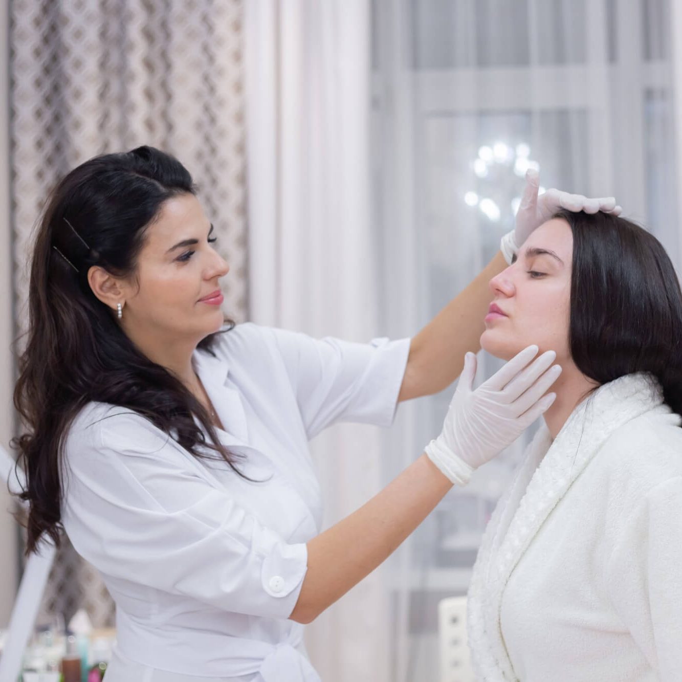 A client at a beautician's appointment, consultation.